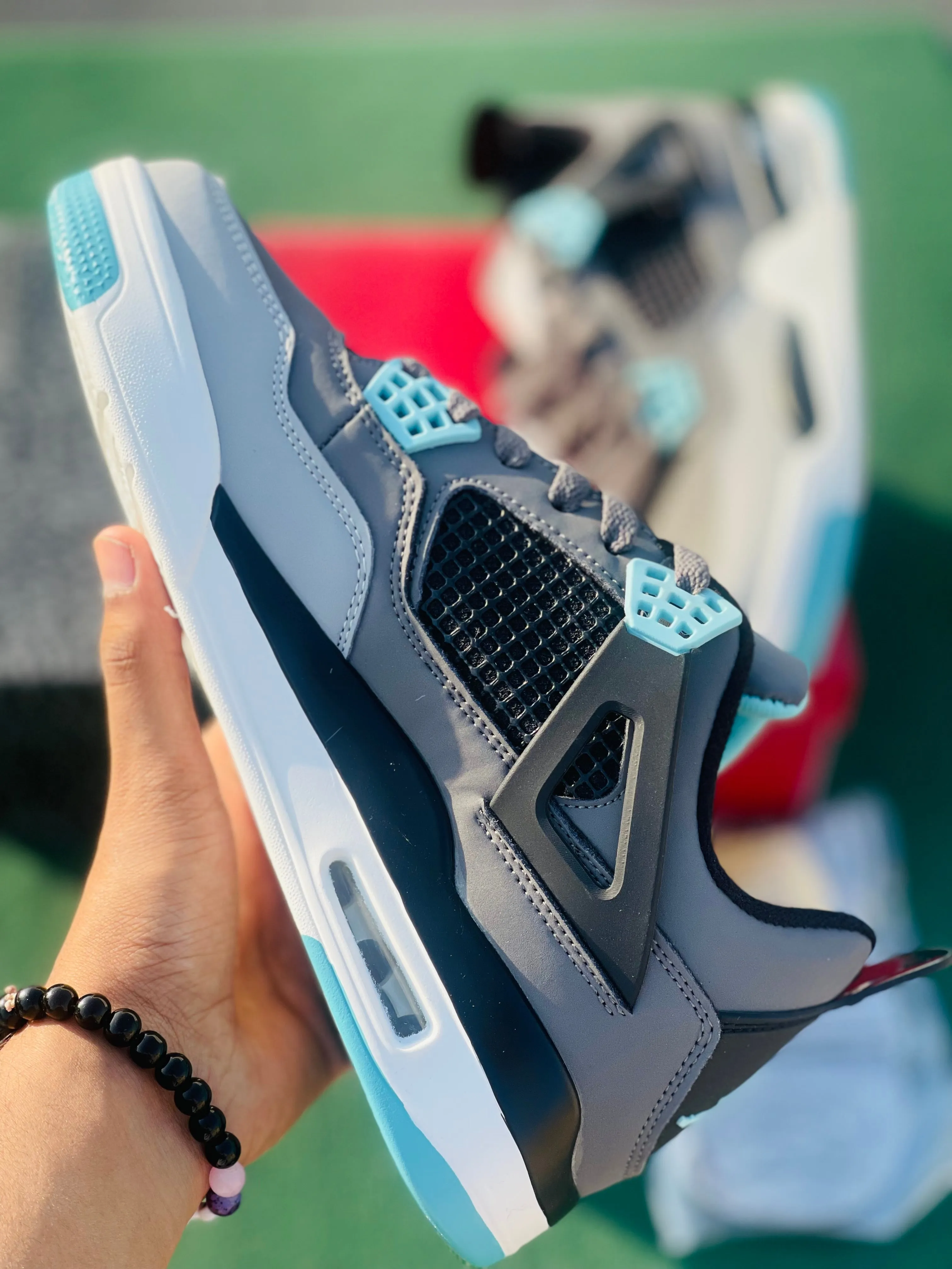 AIR JORDAN RETRO 4-silver