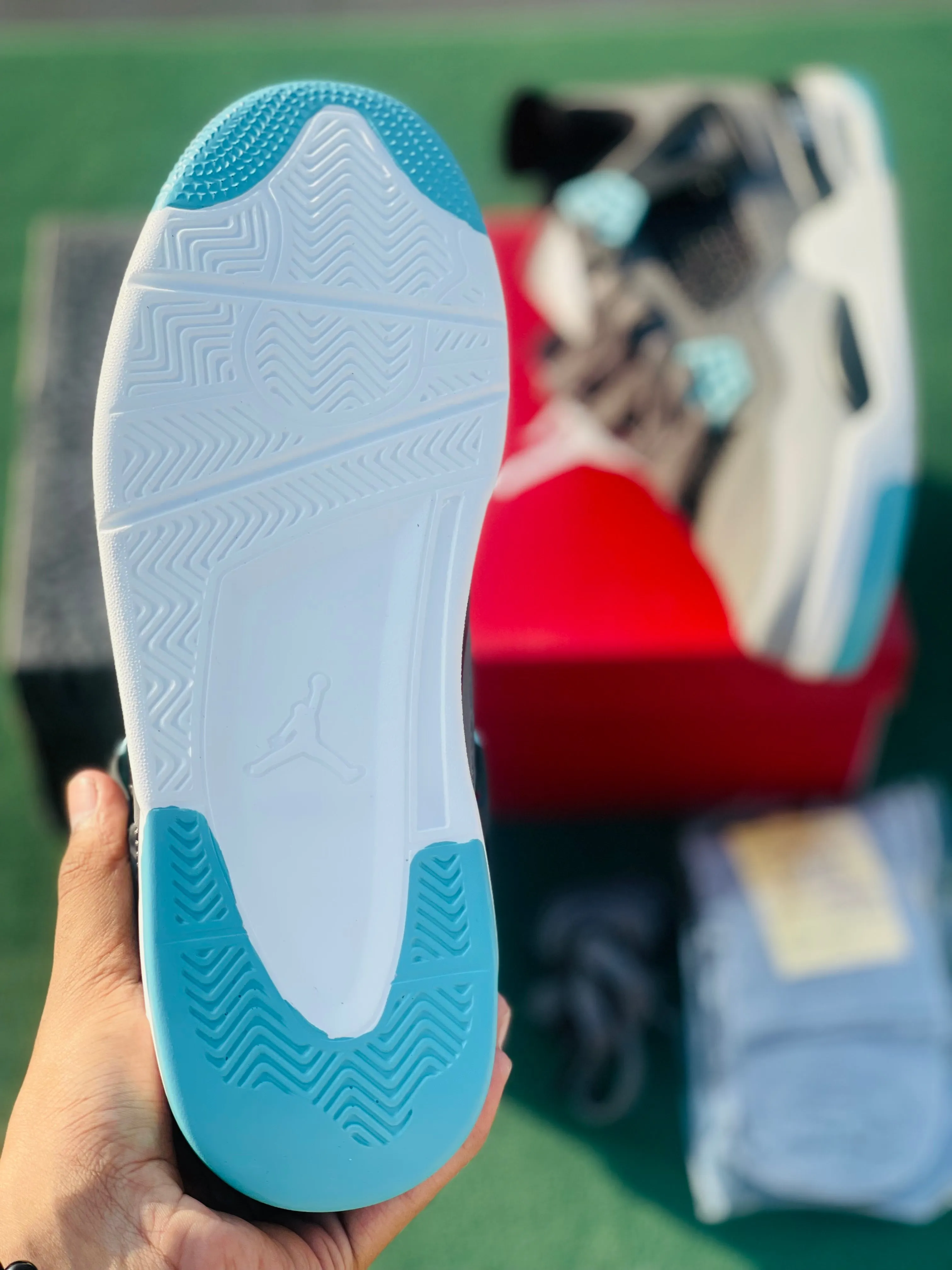 AIR JORDAN RETRO 4-silver