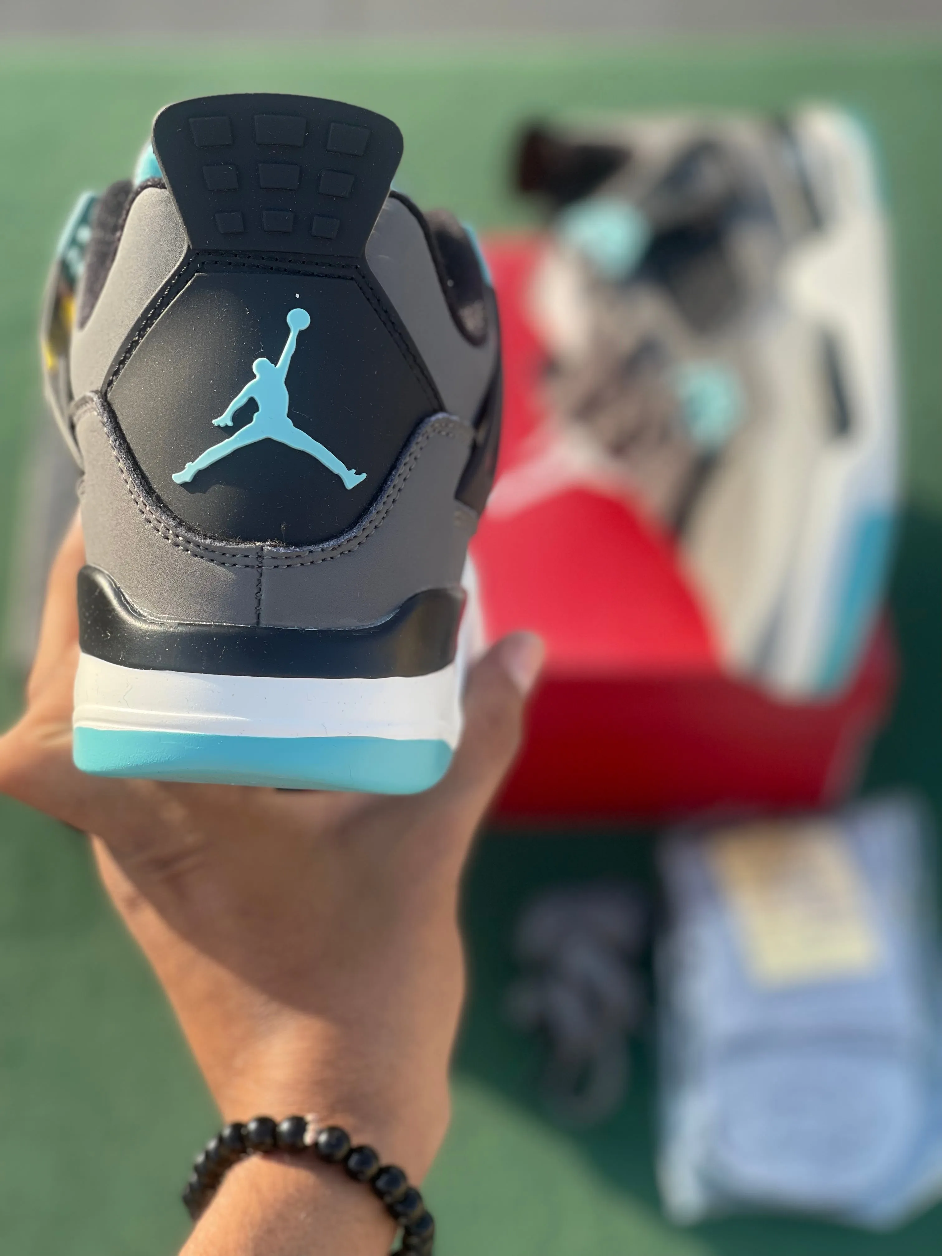 AIR JORDAN RETRO 4-silver