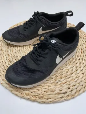 Nike Athletic Shoes Womens 6.5