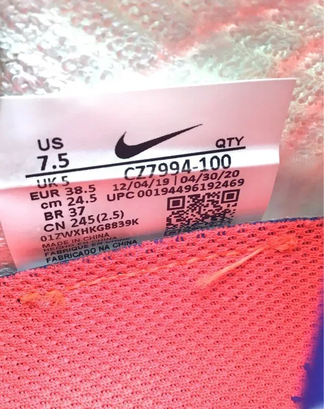 Nike Women's Air Vapormax Flyknit White Running Athletic Shoes - Size 7.5
