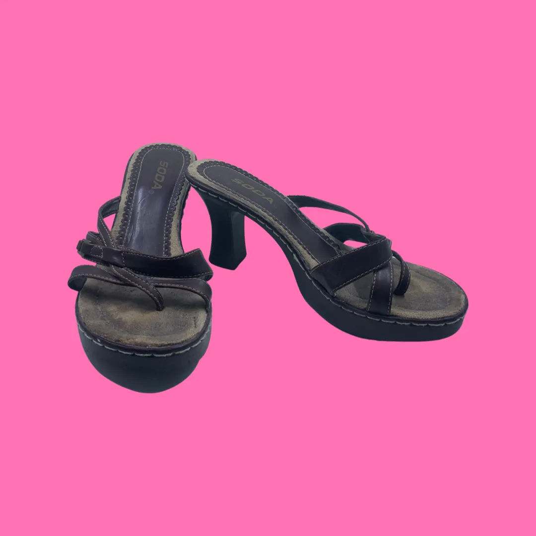 Soda brown heels 90s styled