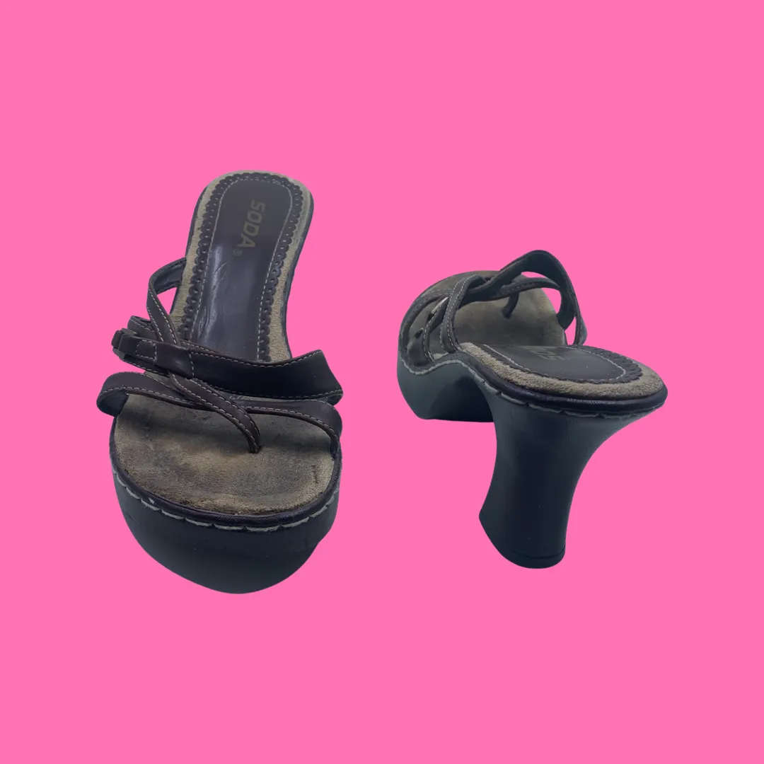 Soda brown heels 90s styled