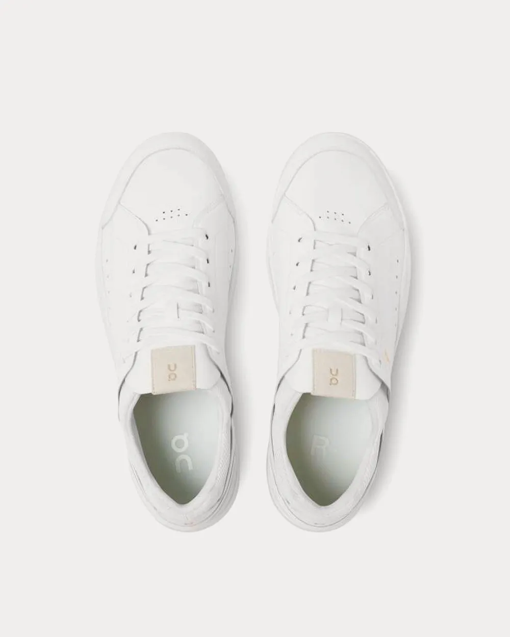 The Rodger Centre Court White / Gum Low Top Sneakers