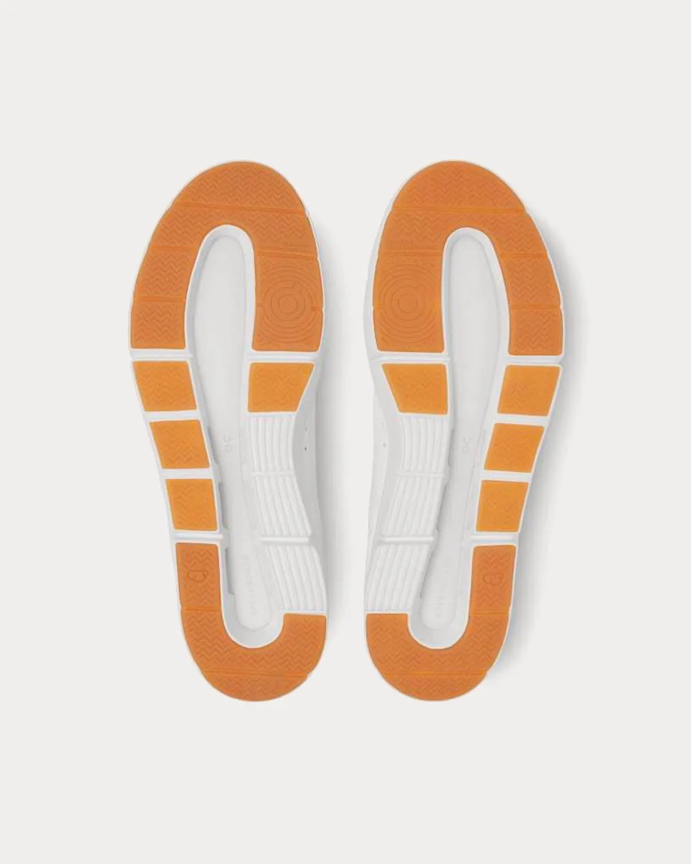 The Rodger Centre Court White / Gum Low Top Sneakers